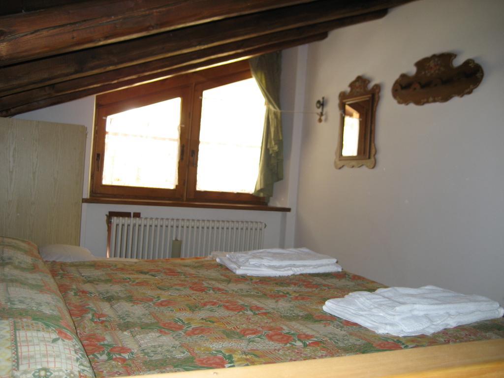 Casa Martini Apartman Mezzana  Szoba fotó